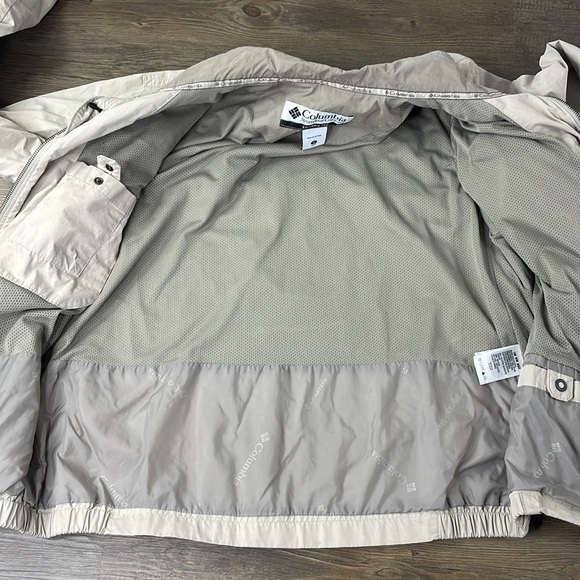 Columbia Men’s Khaki Tan Zip Up Vented Jacket, size Large - Picture 9 of 12